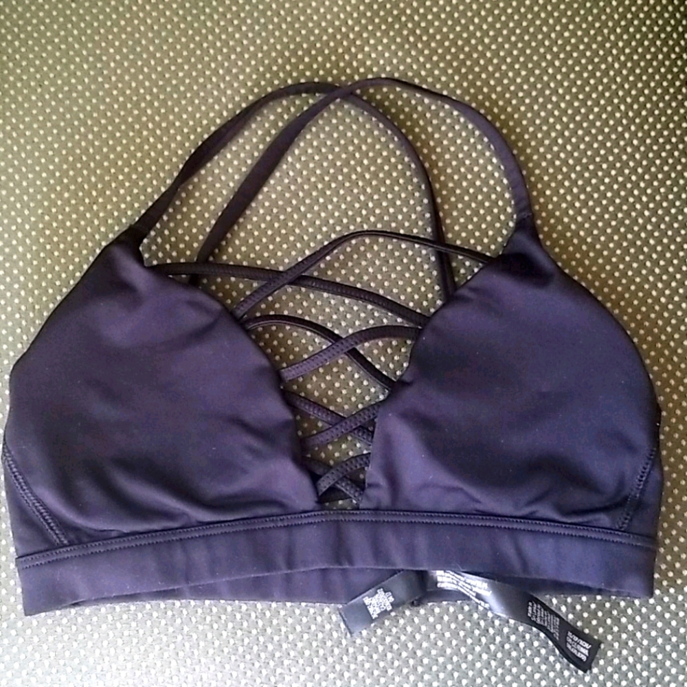 VS Strappy Sports Bra